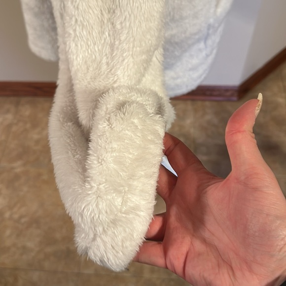 Fuzzy Pullover - Picture 5 of 7